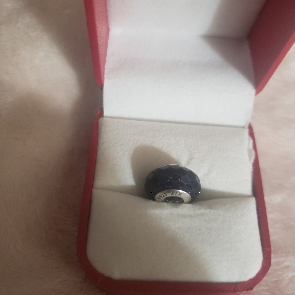 Pandora - Picture 4 of 4